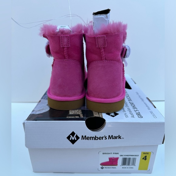 NIB Member's Mark Short Sheepskin Buckle Boots Girl's Size 4 Pink - Picture 3 of 7